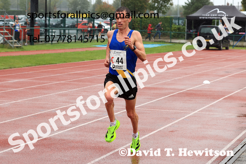 Senior Mens 6 Stage 2025 Northern Athletics Autumn Road Relays, Leigh, Lancashire. Photo: David T. Hewitson/Sports for All Pics